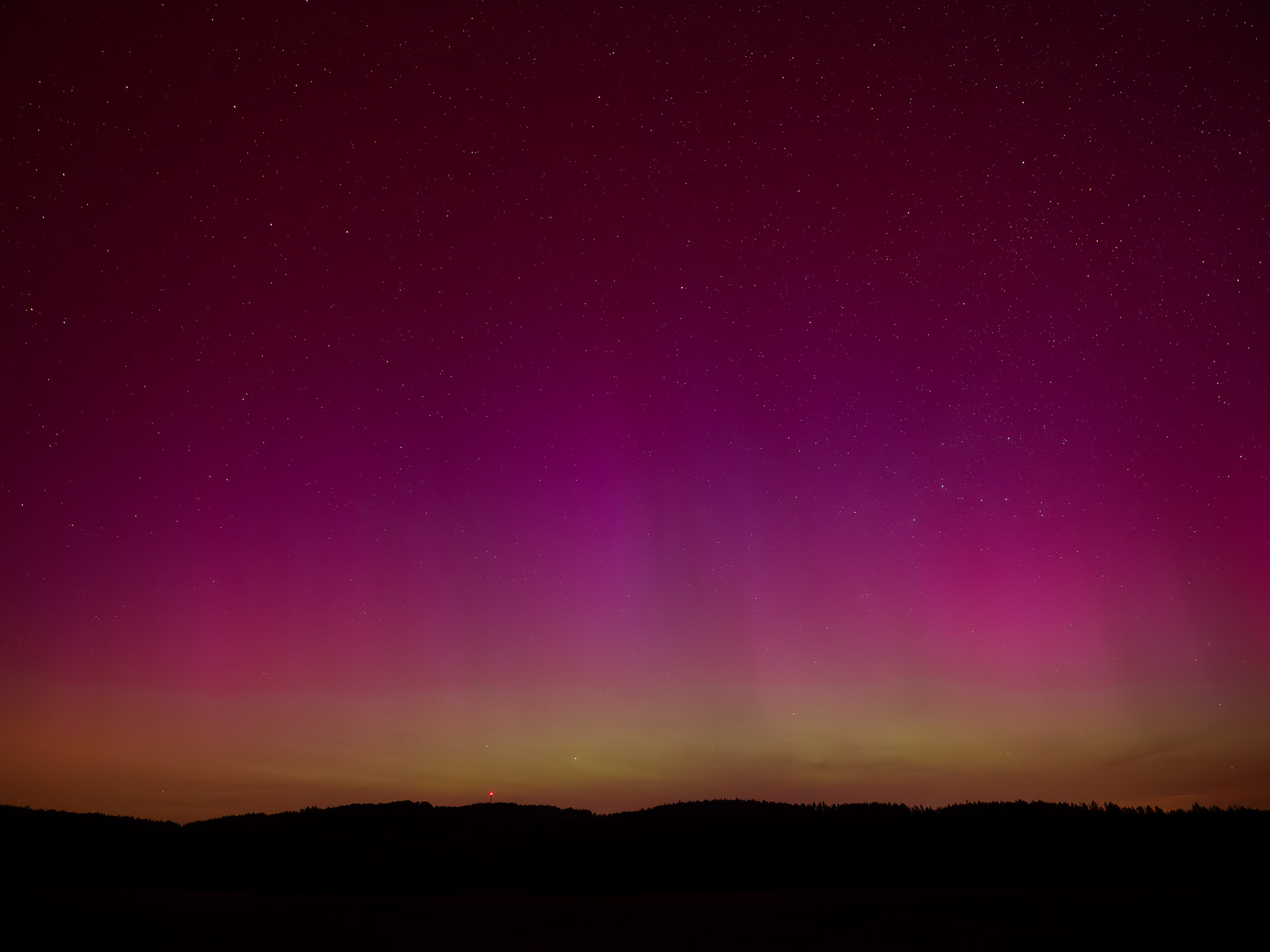 Zoned purple-green aurora, Czech Republic, May 2024